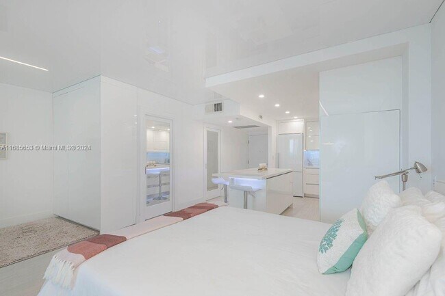 Photo - 2301 Collins Ave Unit 811
