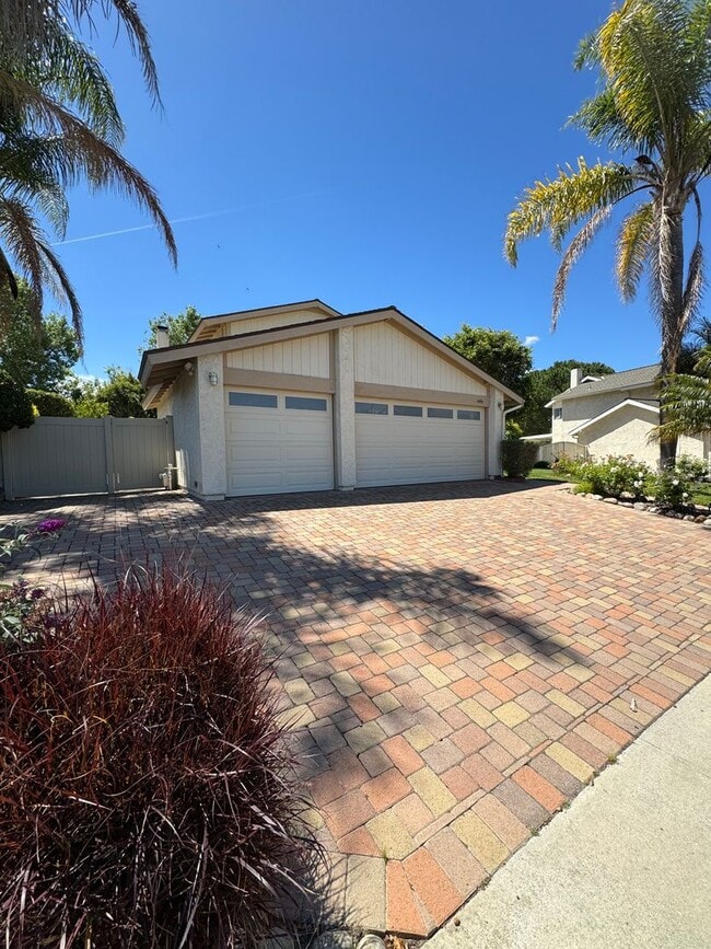 Building Photo - Light-Filled Home with Resort-Style Backyard in Thousand Oaks