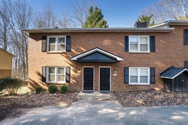 Building Photo - Renovated End Unit Townhome in Snellville!