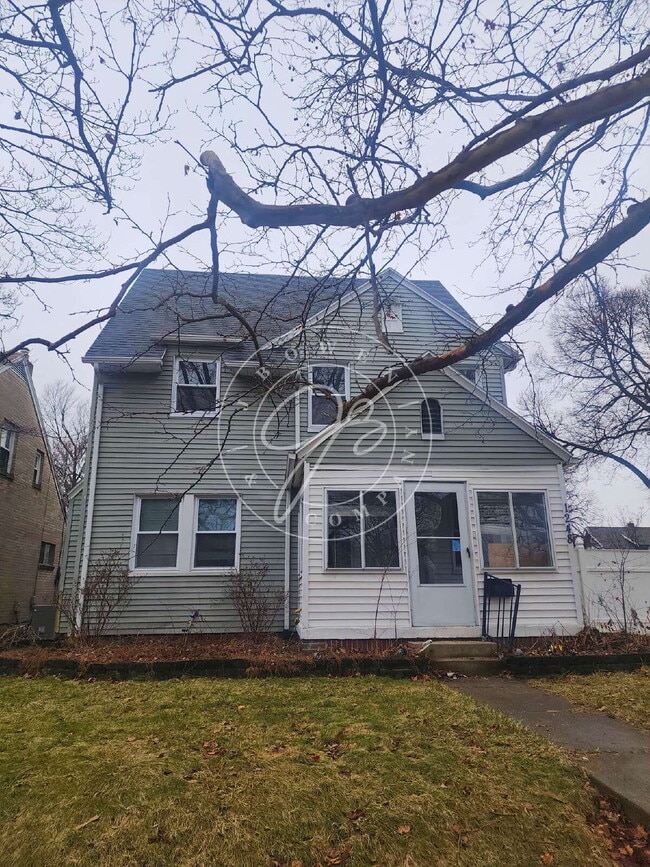 Photo - Charming 3–4 Bedroom West Toledo Home with Bonus Room & Garage