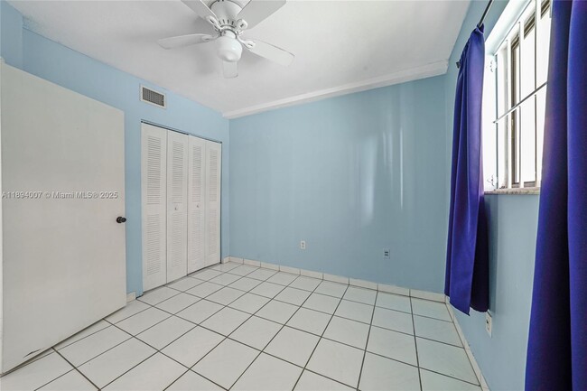 Photo - 5490 W 21st Ct Unidad 112