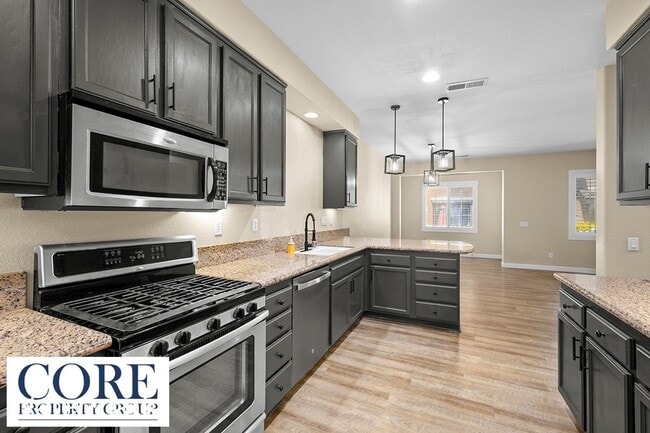 Building Photo - Living the Good Life!!! 3 BR/ 2.5 Bath in Eastlake!