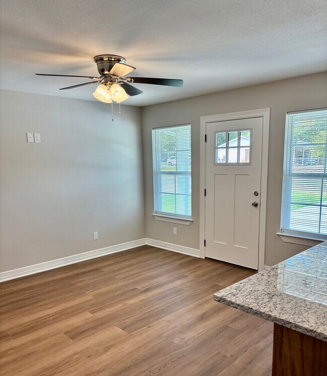 Living room - 404 Lake Lamond Rd