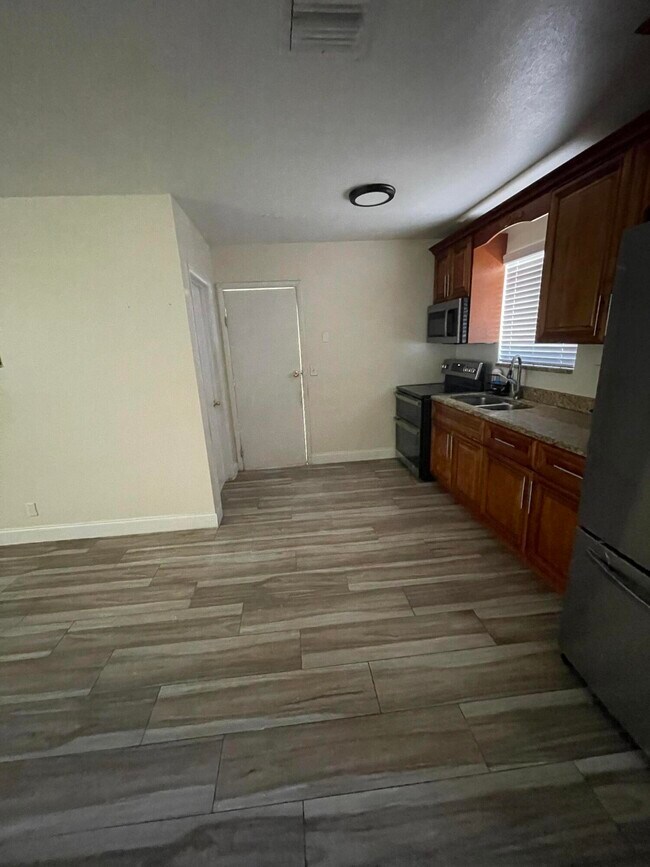 Photo - 113 NE 5th Ave