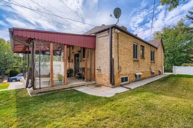 Photo - West Highlands - Amazing 32nd Ave, 2 Bed, 1 Bath Unit in Duplex- Shared Yard/Common Space Unit A