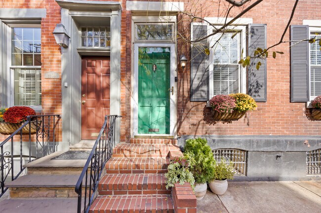 Photo - 2207 Lombard St