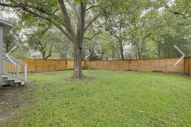 Photo - 3523 Bain St