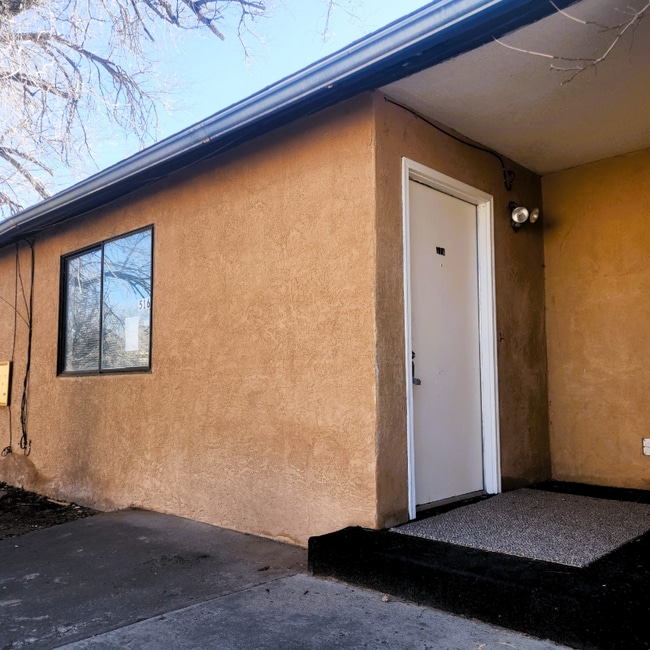 Building Photo - 516 Lewis Ave SE