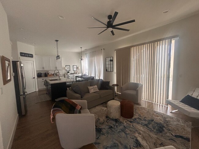 Photo - 307 Talons Dr