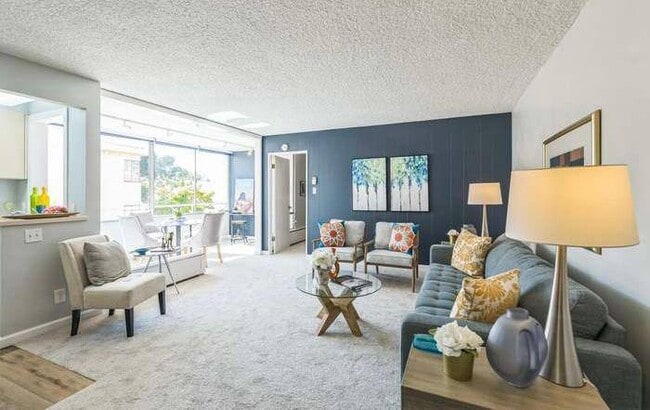 Building Photo - Dana