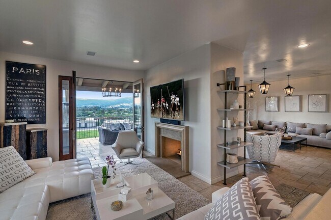 1358 Crestline Dr