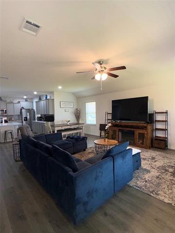 210 Calico Ln
