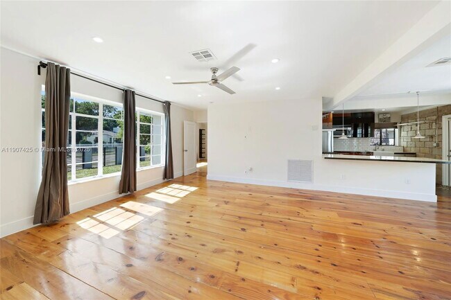 Photo - 501 NW 45th St