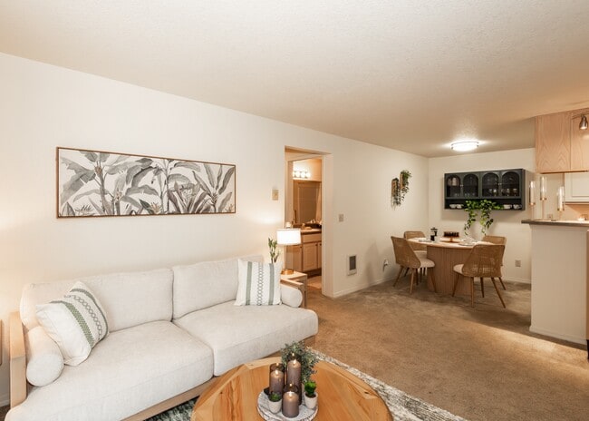 Photo - King's Court Apartments