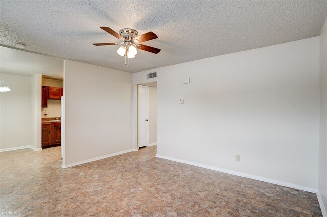 Photo - 2 br, 1 bath 4plex - 19221 San Marcos Hwy ...