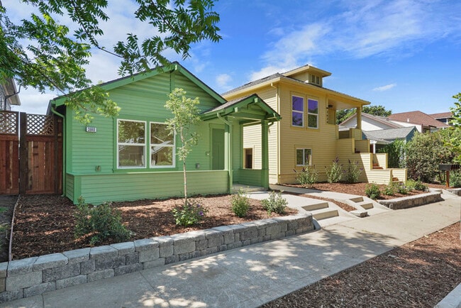 Photo - Beautiful 2 bedroom 1 Bathroom for rent in North Oak Park! Close to UC Davis and McGeorge Law