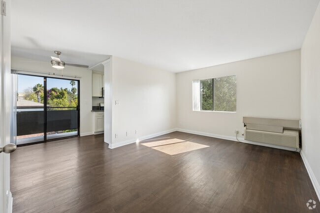 1BR, 1BA - 625SF - Living Room - Chateau Emelita Apartments