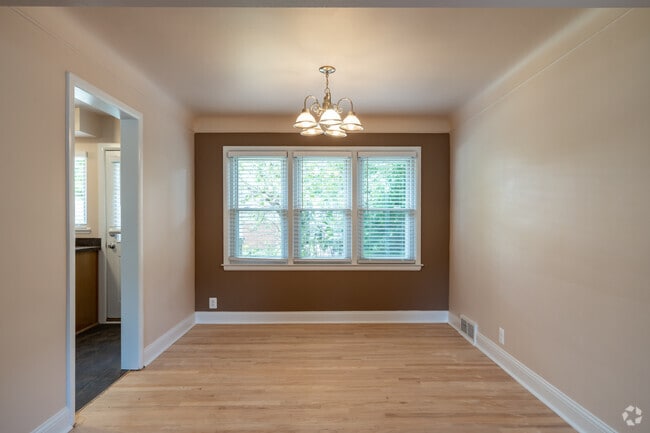 3BR, 1.5BA - 1,200SF - Dining Area