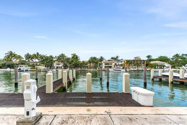 Photo - 6101 Laguna Dr W