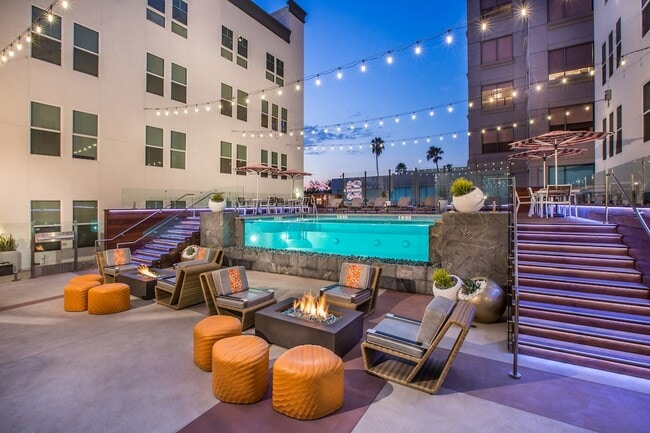 Outdoor Infinity Pool | The Mix at CTR City | Anaheim, CA Apartments - The Mix at CTR City Apartments