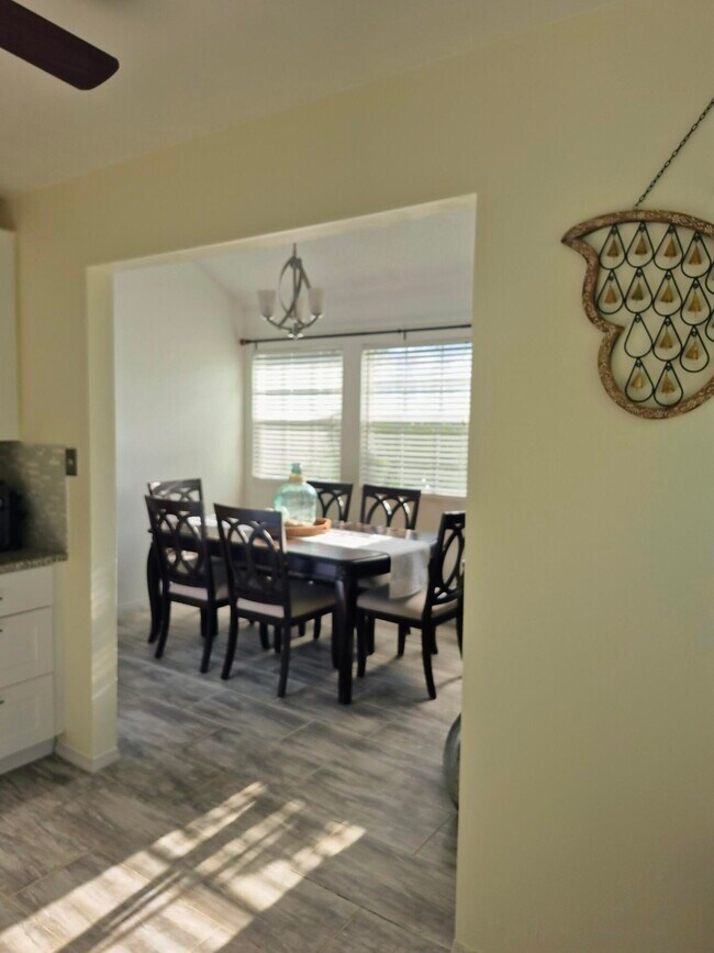 Photo - 1975 Westminster Cir Unit 4