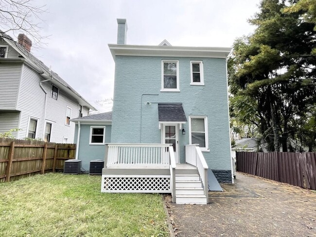 1914 Waverly Ave Unit 1