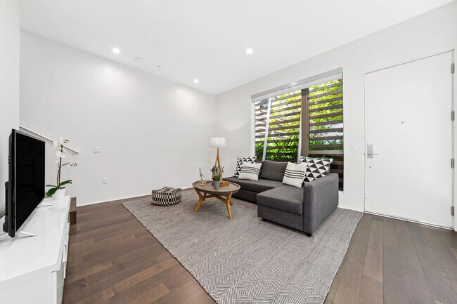 Photo - 935 N San Vicente Blvd Unit 3