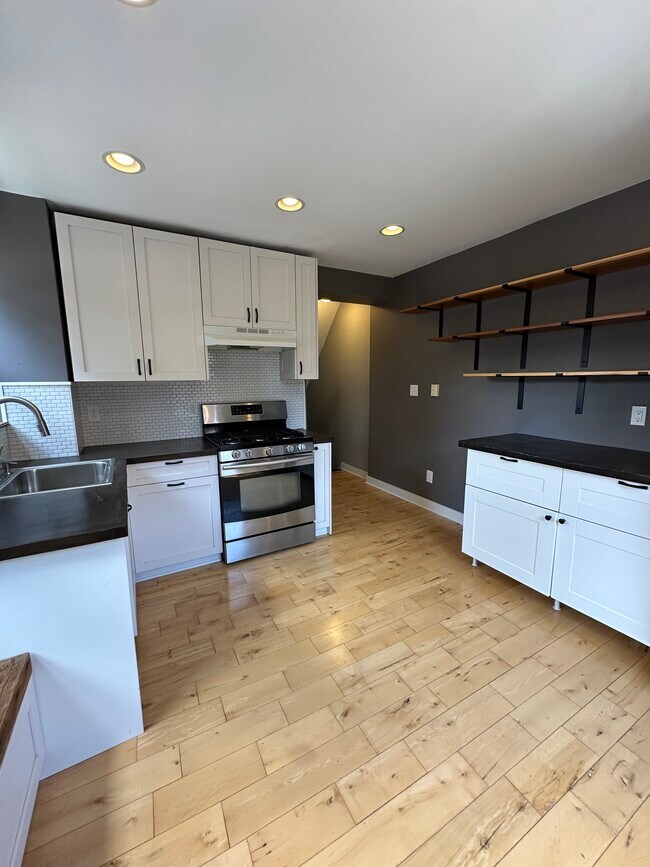 Photo - 2054 Ellsworth St Unidad 2
