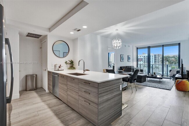 Photo - 121 NE 34th St Unidad 902 Rental