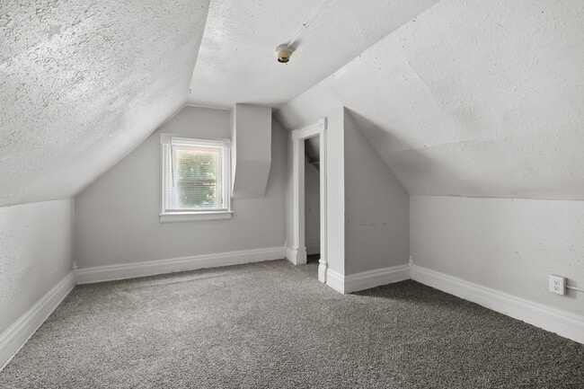 Photo - 825 Oakland Dr