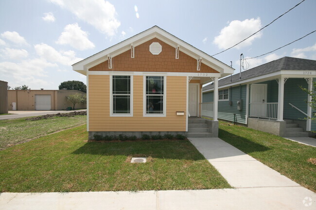 Building Photo - 1732 Huey P Long Ave Rental