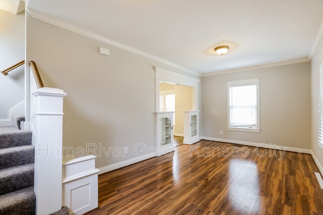 Photo - 908 W Truman Rd