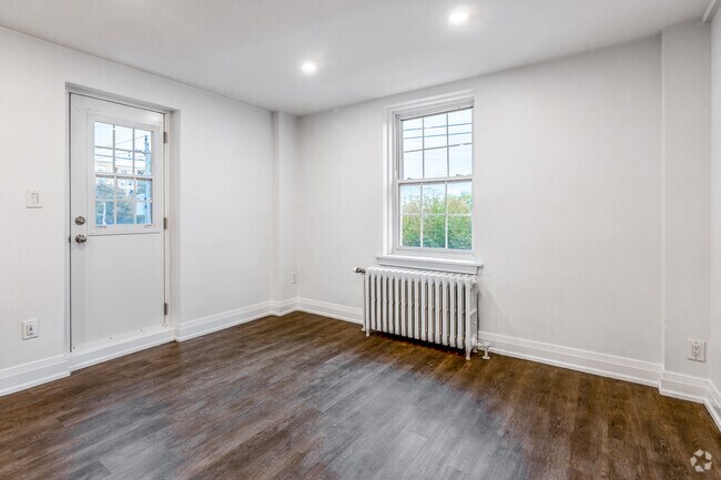 1BR + Den, 1BA - 640SF - Dining/Living Room