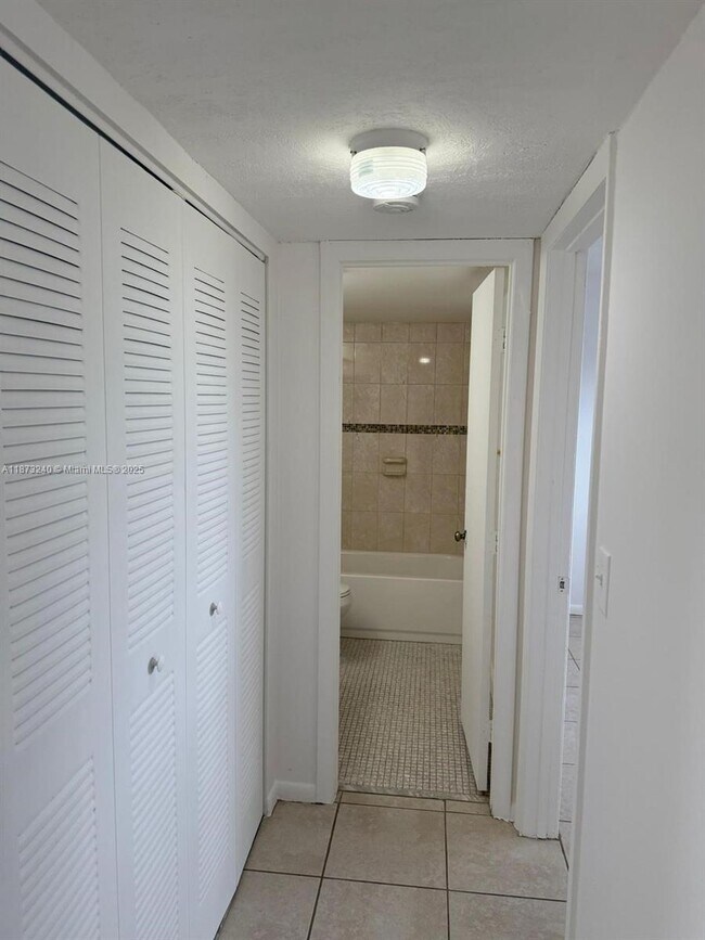 Photo - 8600 N Sherman Cir Unit 402