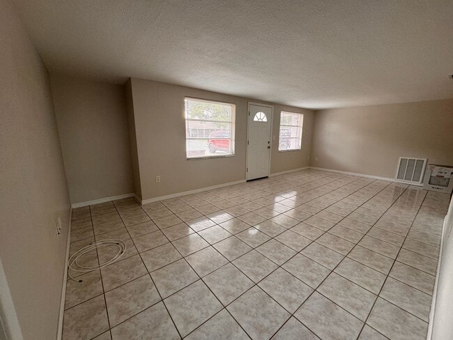 Photo - 2 Bedroom 1.5 Bath Clean & Cozy Home for Rent