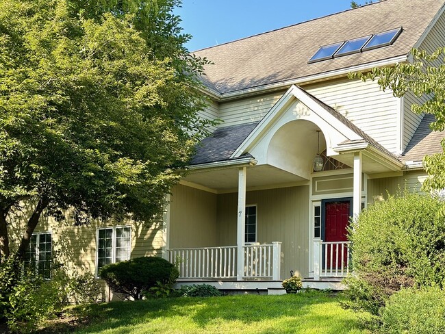 Photo - 7 Nipmuck Dr House