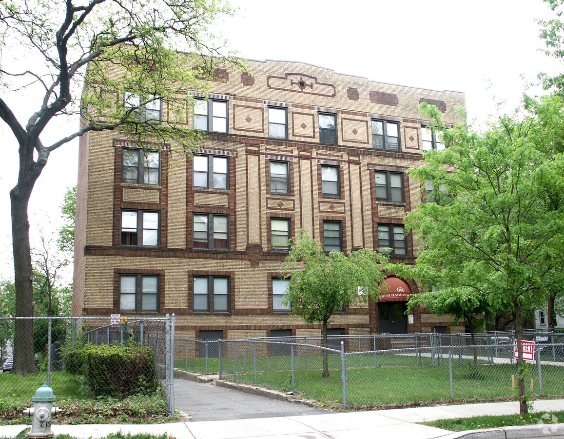 The Sapphire - The Sapphire Apartments