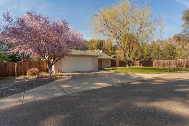 Photo - 1822 Heller Ln