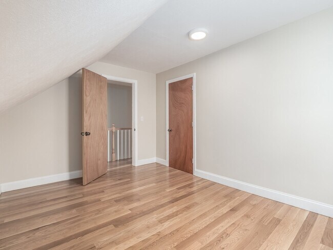 62 Temple St Unit 2