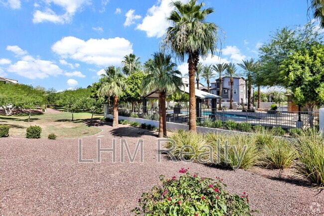 Building Photo - 2210 E Huntington Dr Rental