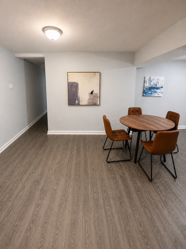Photo - 895 Scott Ln SW