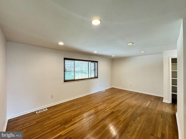 810 Booker Pl