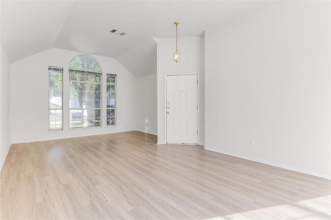 Photo - 15437 Ozone Pl