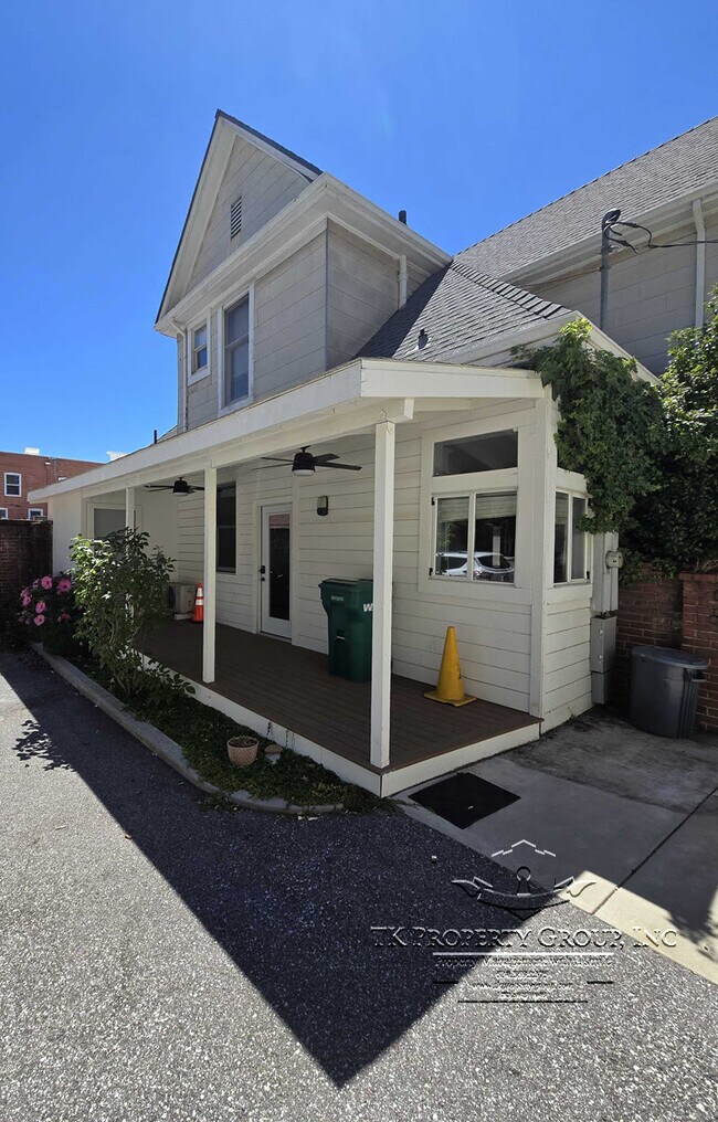 Photo - 210 N Auburn St