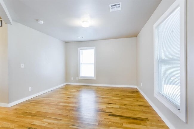 Photo - 109 N 9th St