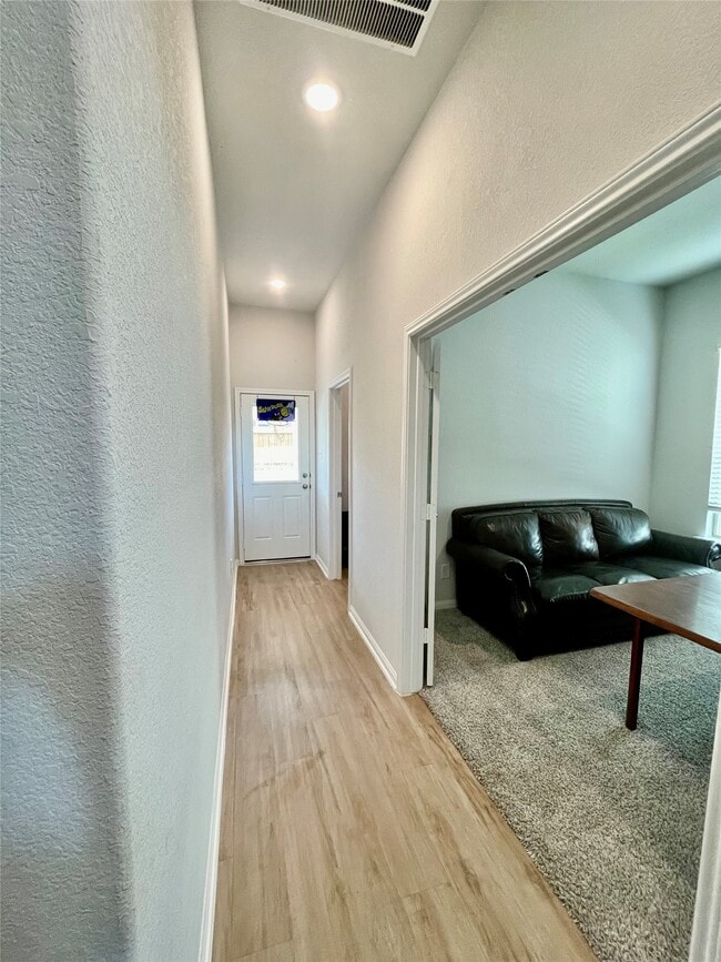 Photo - 1055 Bluebonnet Trl