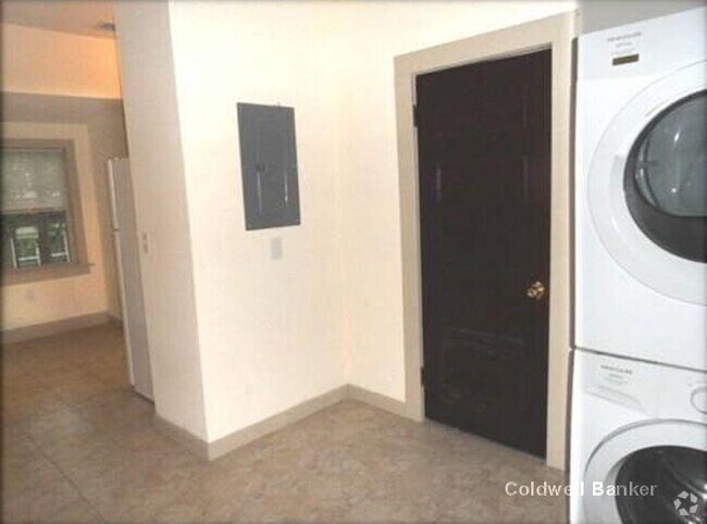 Building Photo - 58 Englewood Ave Unit 2 Rental