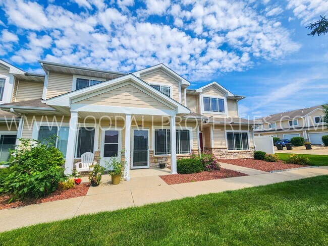 2 Bedroom 2.5 Bath Townhome In West Des Mo... - 2 Bedroom 2.5 Bath Townhome In West Des Mo...