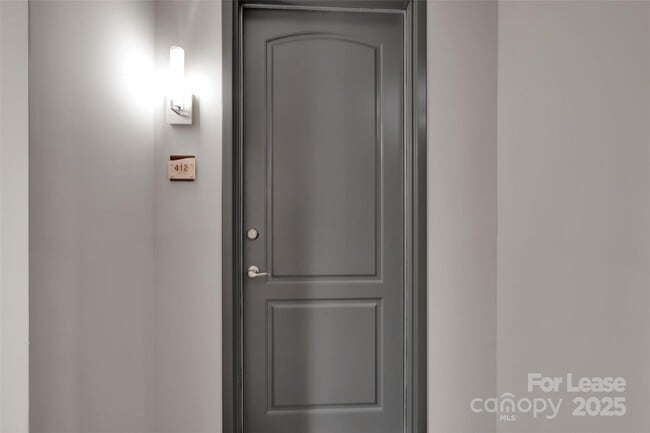 Photo - 701 Royal Ct Unit 412