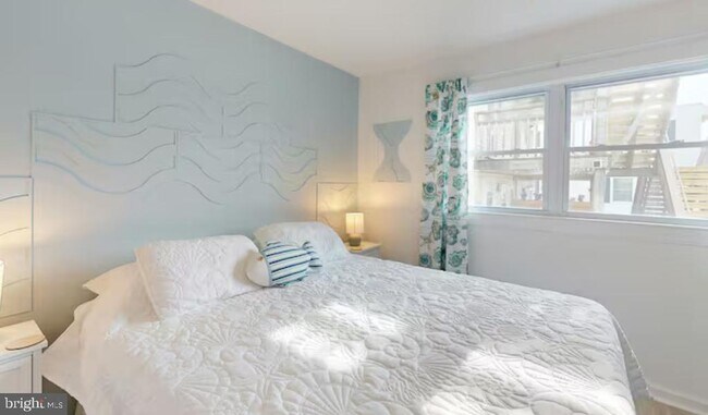 327 Robin Dr Unit 2